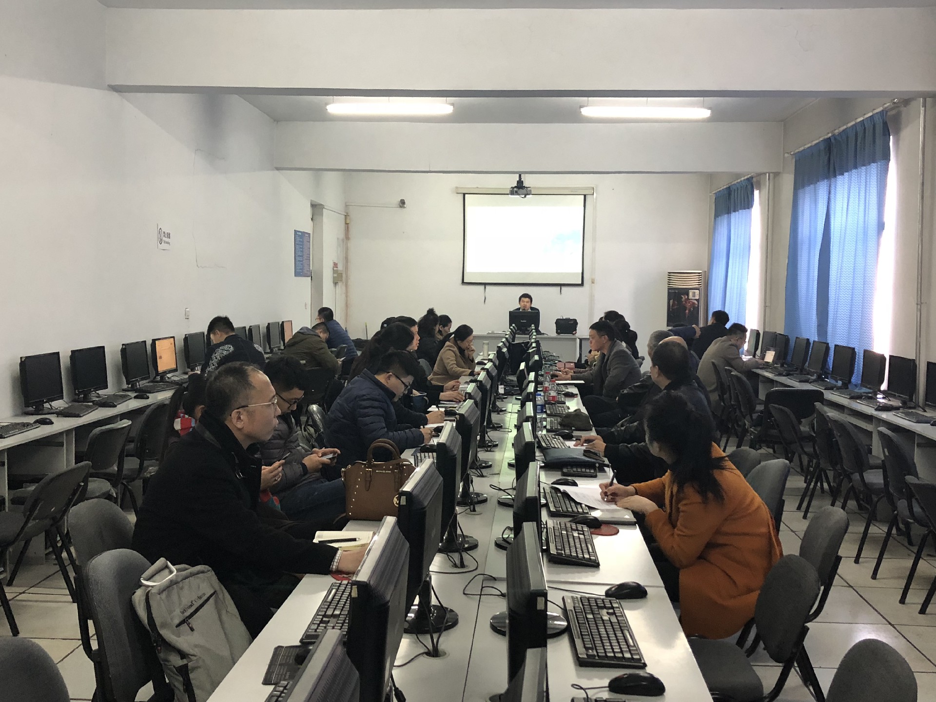 加强工商联网络平台建设新学期职能培训顺利开班